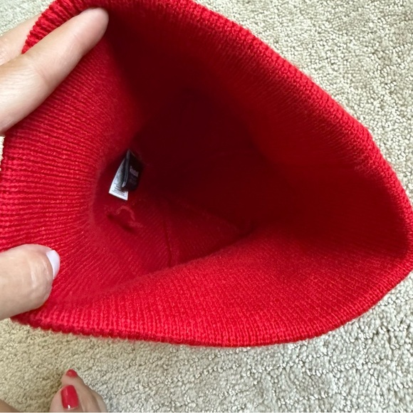 NHL x Reebok Detroit Red Wings Beanie - Picture 3 of 5